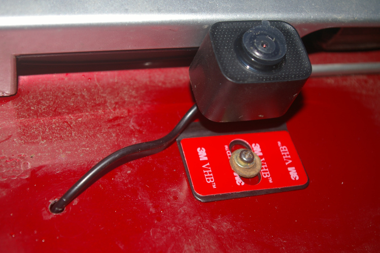 Fitting a Peugeot 308SW reversing camera step D-2